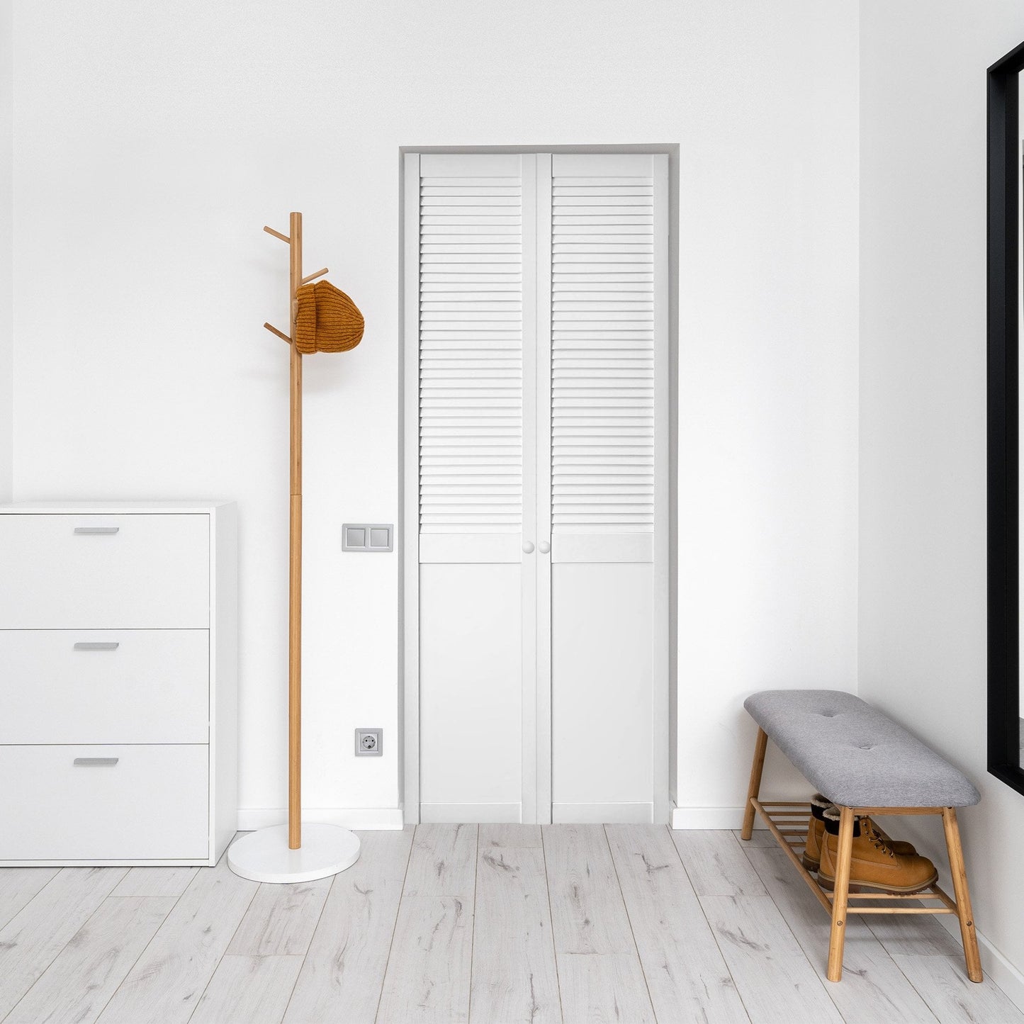 White Internal Painted Half-Shaker Louvre Wardrobe Cupboard Door (106424)