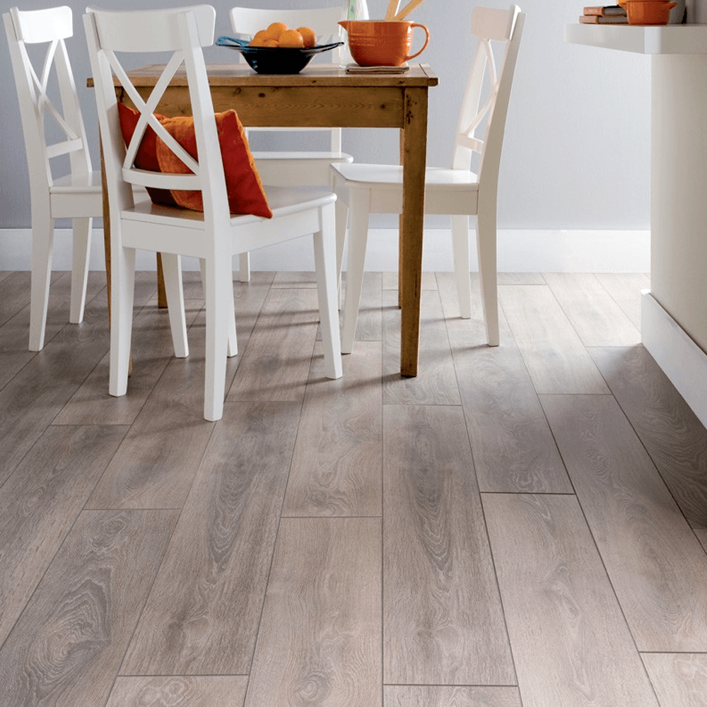 Castle Oak - Supernatural Classic 8mm Embossed Laminate Flooring (122696)