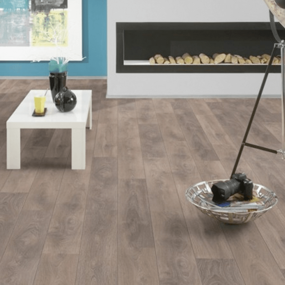 Castle Oak - Supernatural Classic 8mm Embossed Laminate Flooring (122696)