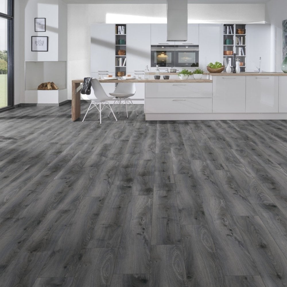 Tomahawk Oak - Supernatural Classic 8mm Laminate Flooring (122706)