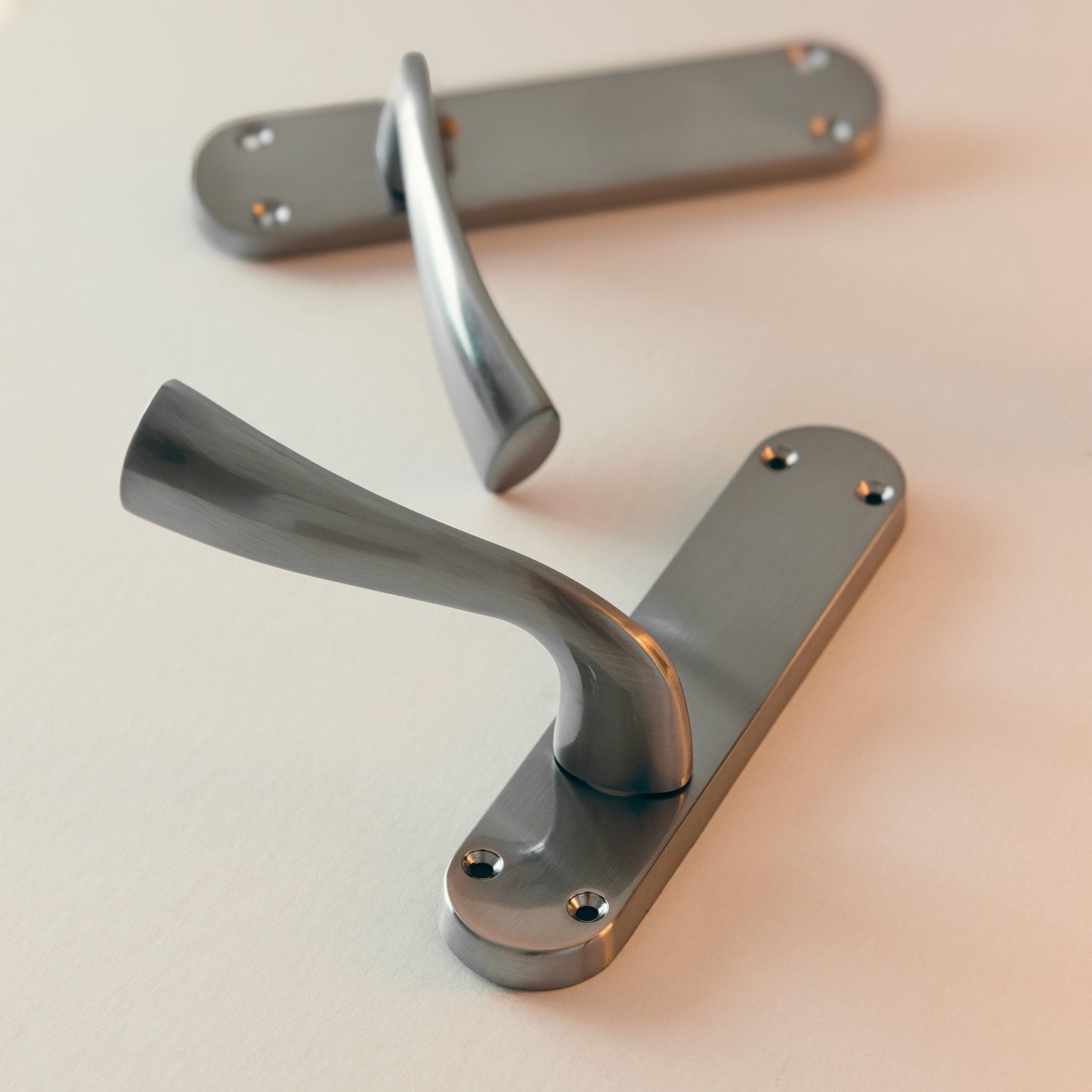 Scimitar Lever on Backplate Door Handle Set - Satin Chrome (122291)