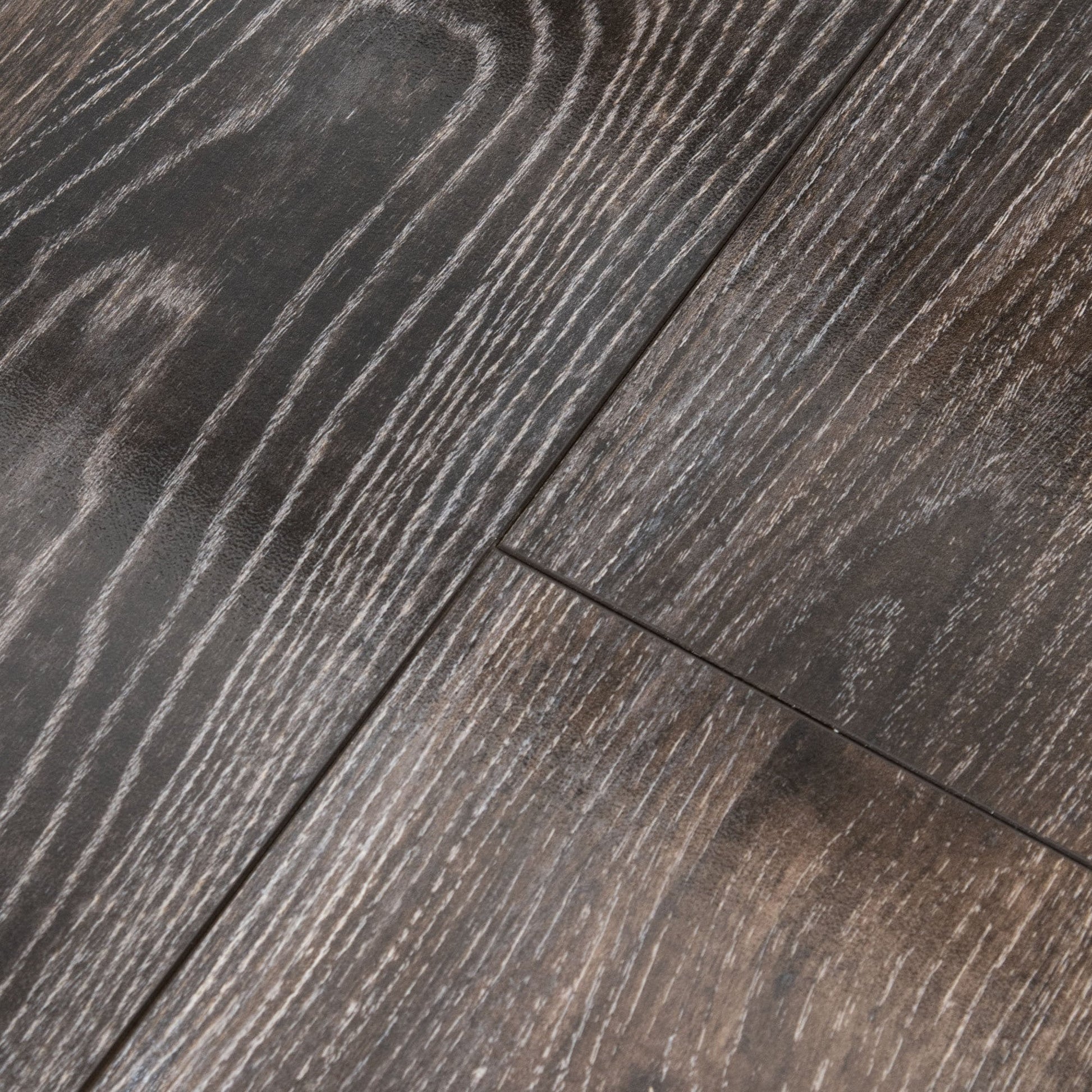 Ravine Oak - Lustre 8mm High Gloss Laminate Flooring (84872)