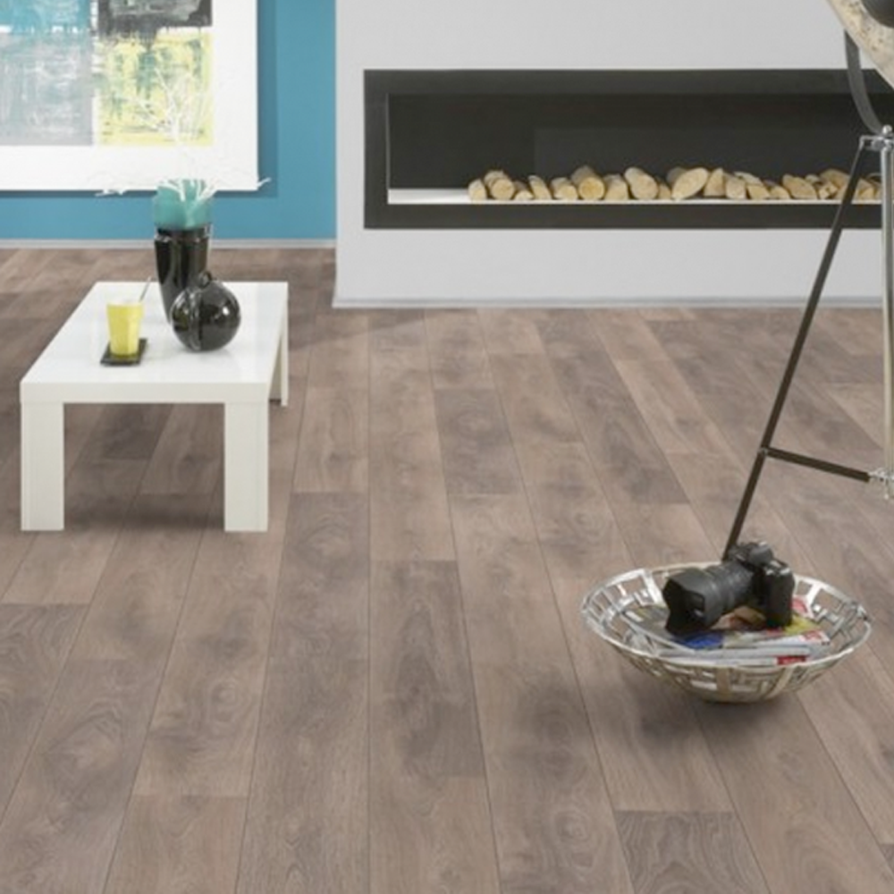 Castle Oak - Supernatural Classic 8mm Laminate Flooring (8331)