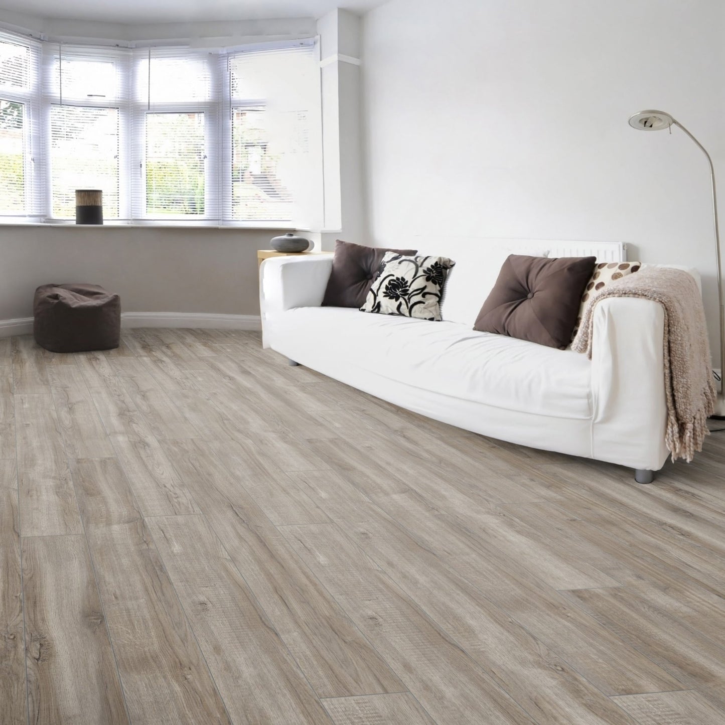 Montmelo Silver Oak - Amazone 10mm Laminate Flooring (54211)
