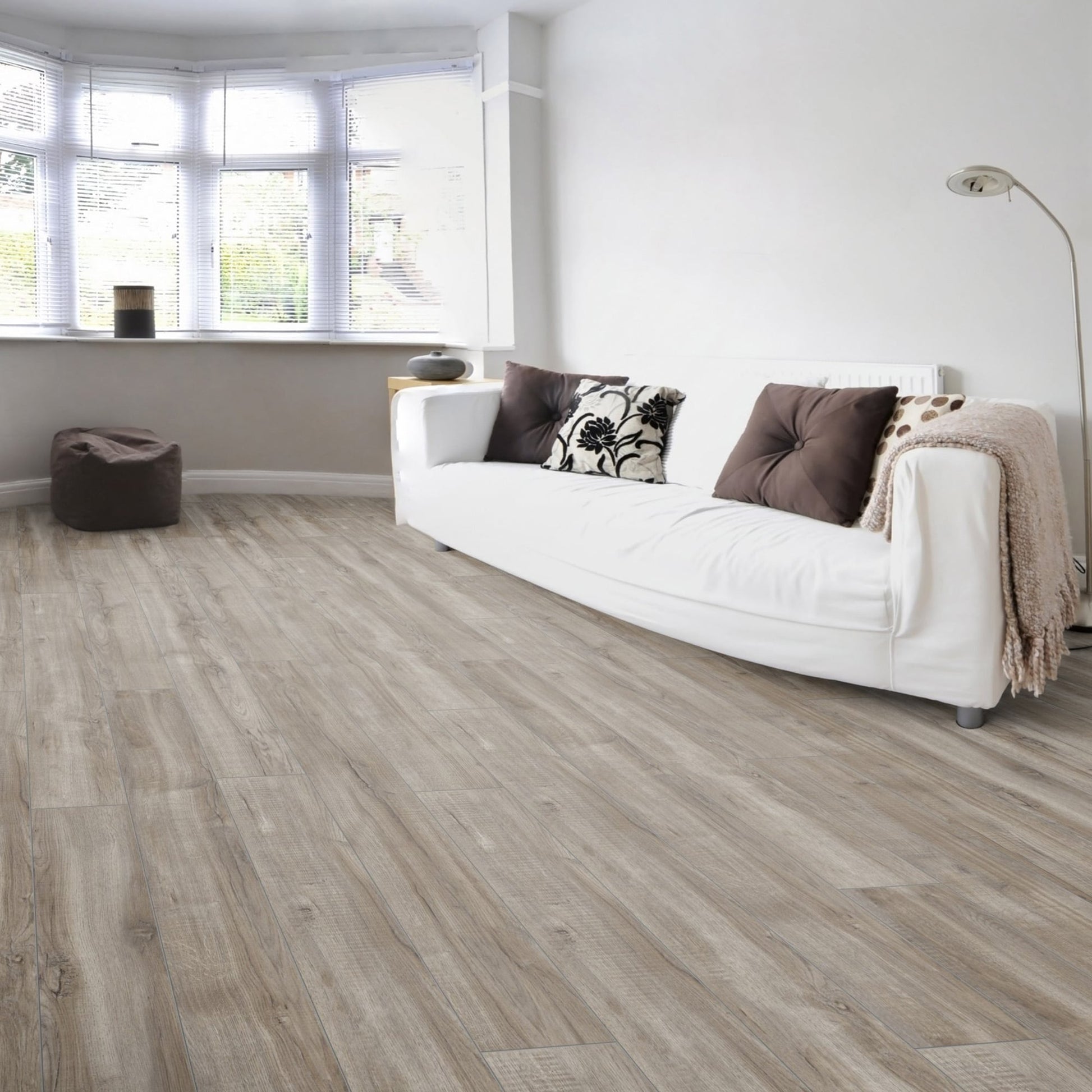 Montmelo Silver Oak - Amazone 10mm Laminate Flooring (54211)