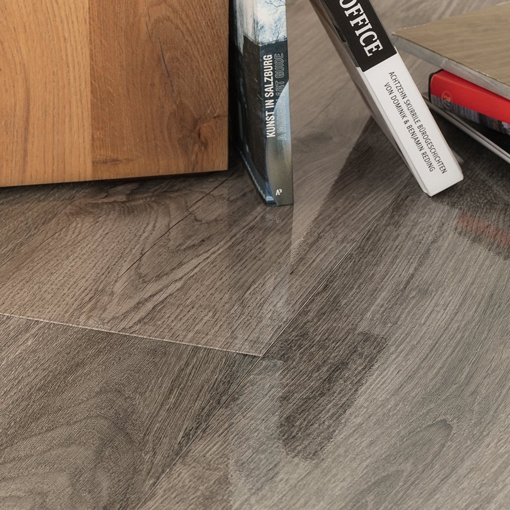 Uptown Oak - Easy Touch 8mm High Gloss Laminate Flooring (77290)
