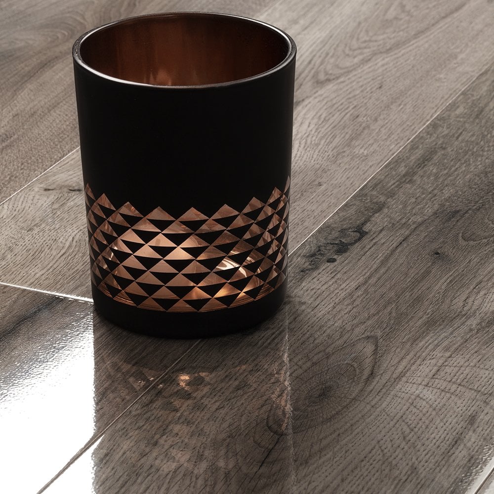 Uptown Oak - Easy Touch 8mm High Gloss Laminate Flooring (77290)