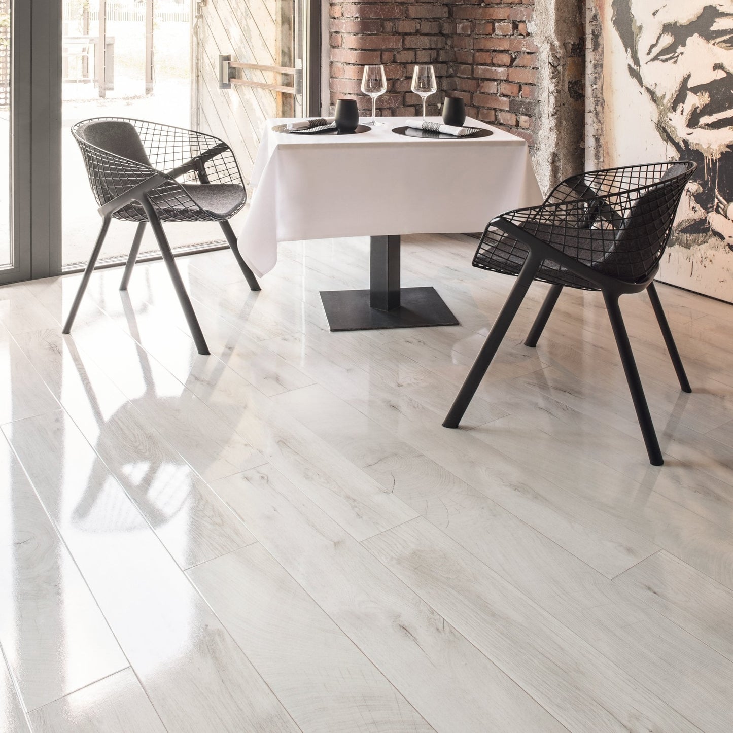 Fresno Snow Oak - Easy Touch 8mm High Gloss Laminate Flooring (79015)