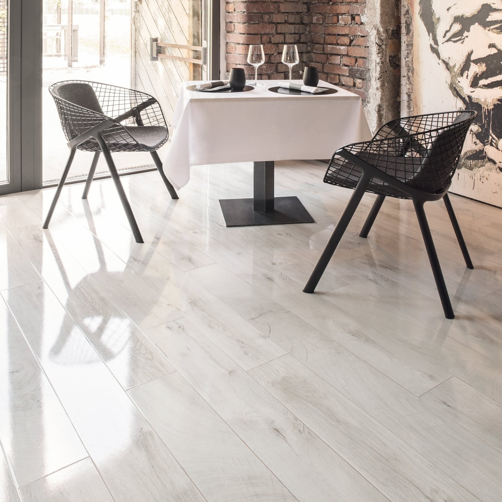 Fresno Snow Oak - Easy Touch 8mm High Gloss Laminate Flooring (79015)