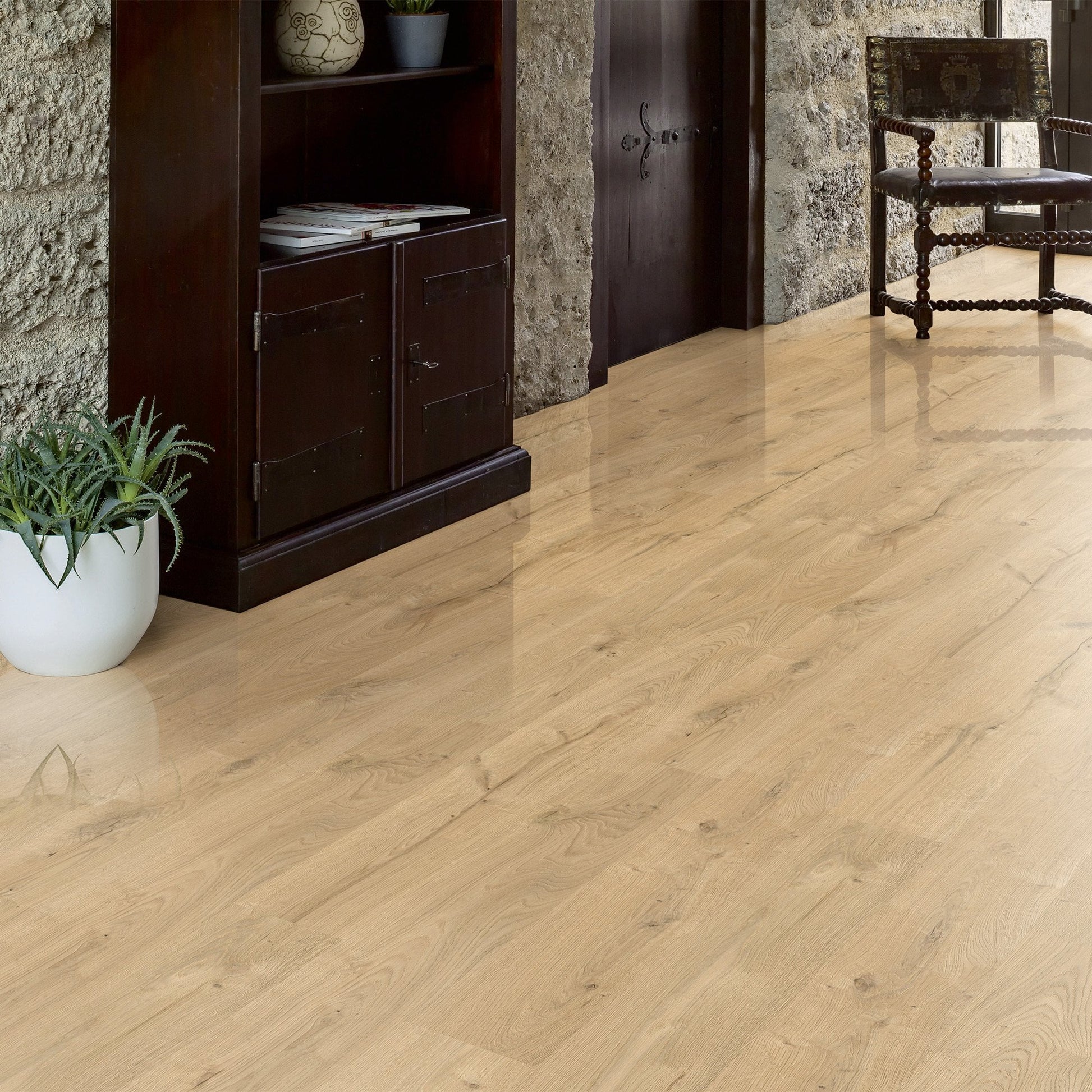 Wild Oak - Easy Touch 8mm High Gloss Laminate Flooring (79008)