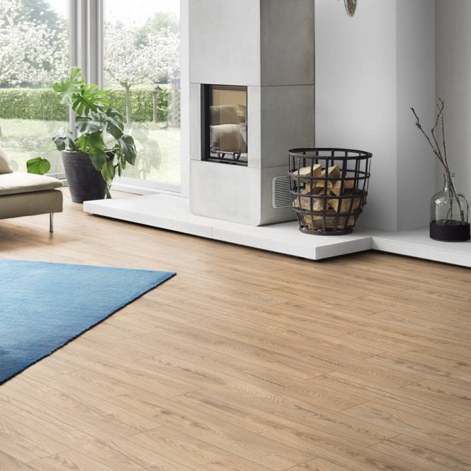 Vintage Classic 10mm Natural Carpenter Oak Handscraped Laminate Flooring (2x Packs)