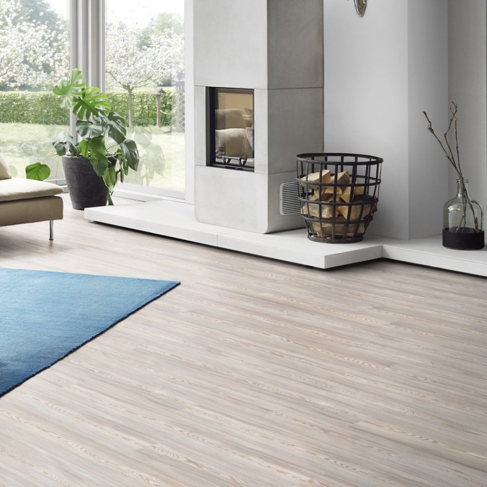 Pearl Scandi Larch - Vintage Classic 10mm Handscraped Laminate Flooring (108473)