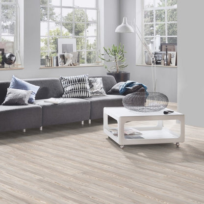 Pearl Scandi Larch - Vintage Classic 10mm Handscraped Laminate Flooring (108473)