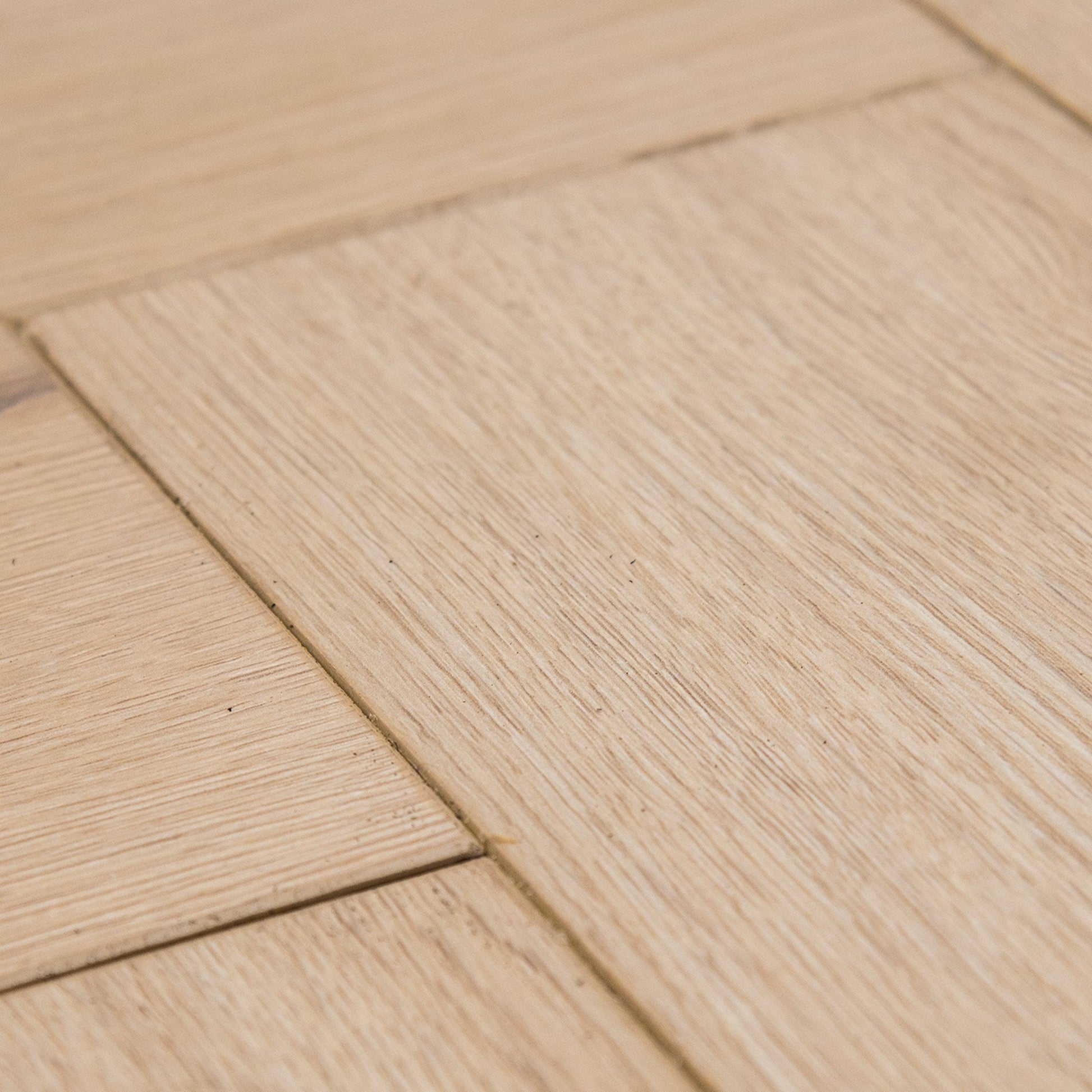 Pale Amberwood Oak - Comfort Luxe 12mm Laminate Herringbone Flooring (122145)