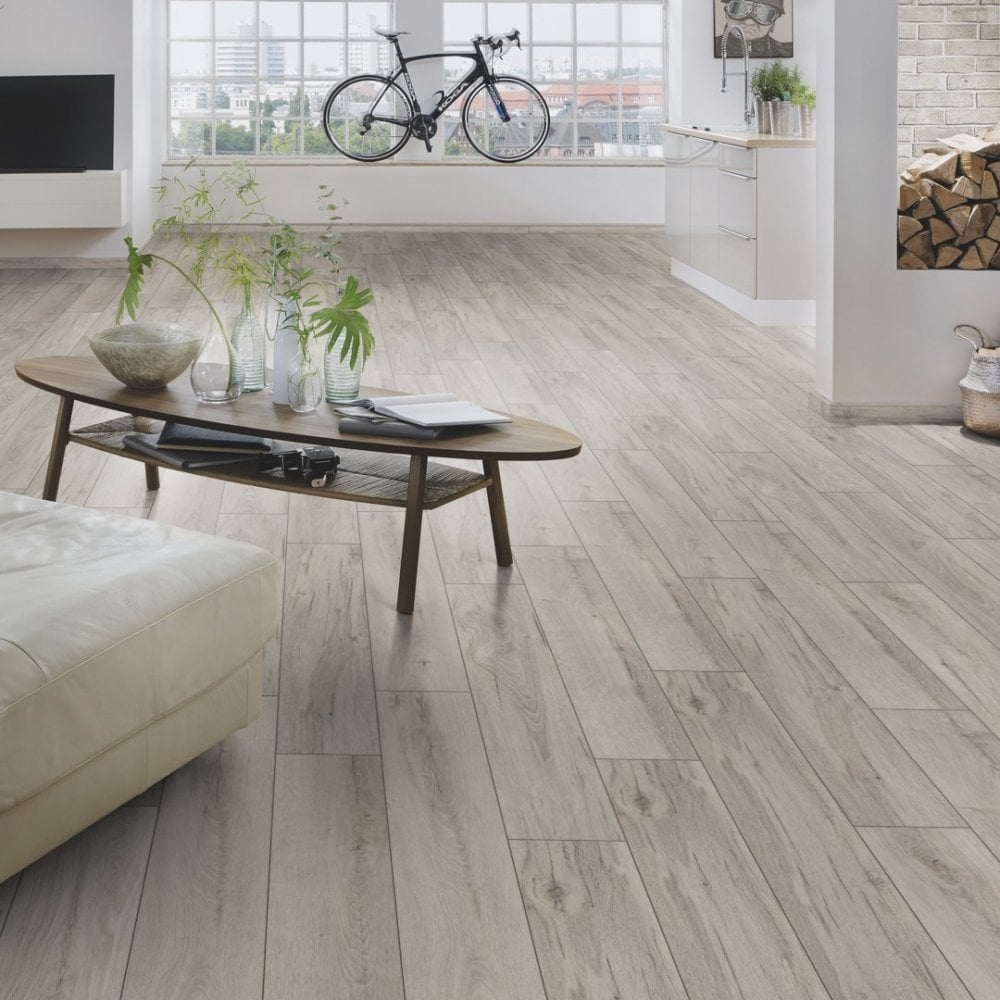 Longbow Oak - Supernatural Classic 8mm Embossed Laminate Flooring (122562)