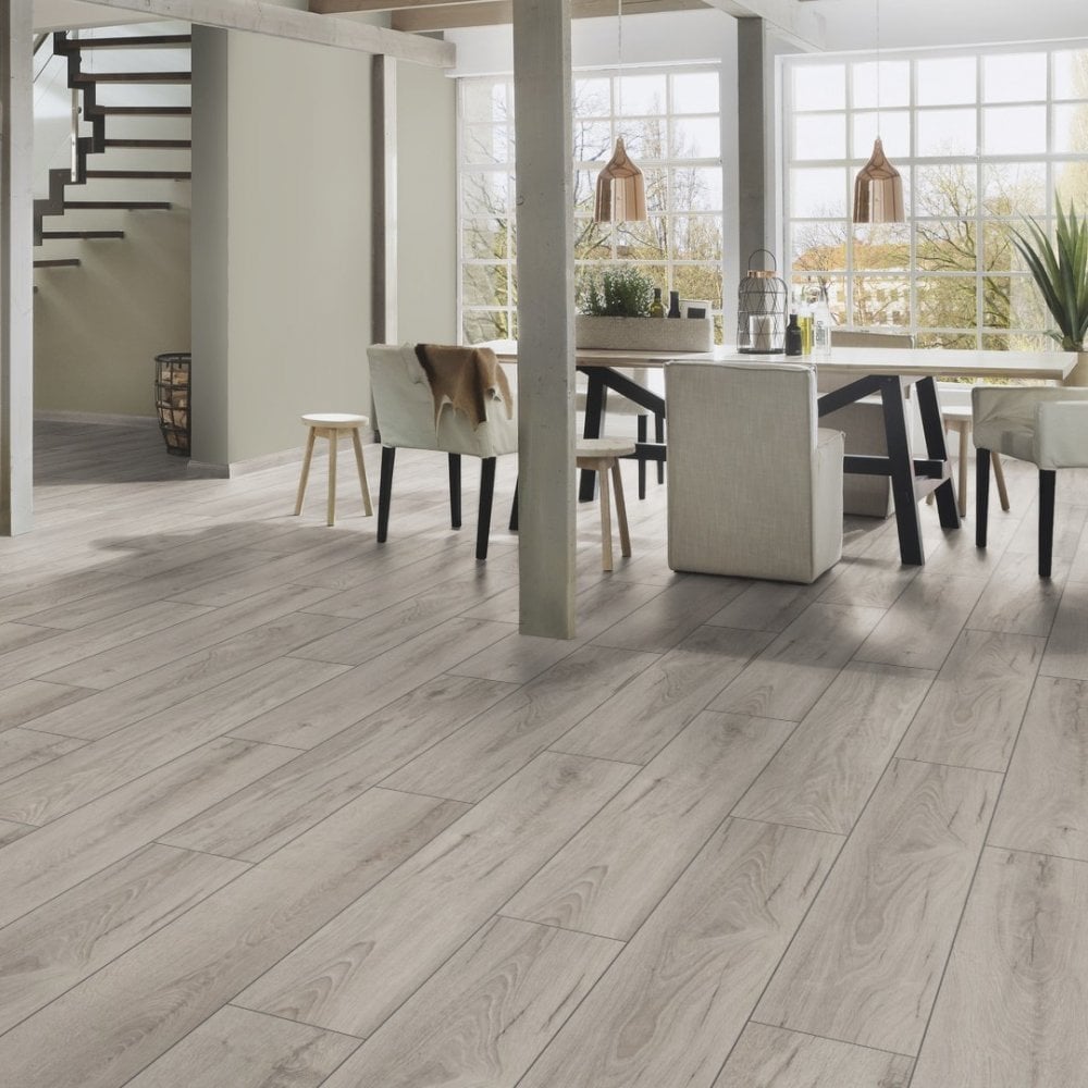 Longbow Oak - Supernatural Classic 8mm Embossed Laminate Flooring (122562)