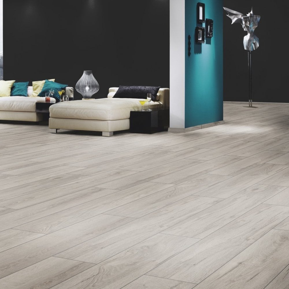 Longbow Oak - Supernatural Classic 8mm Embossed Laminate Flooring (122562)