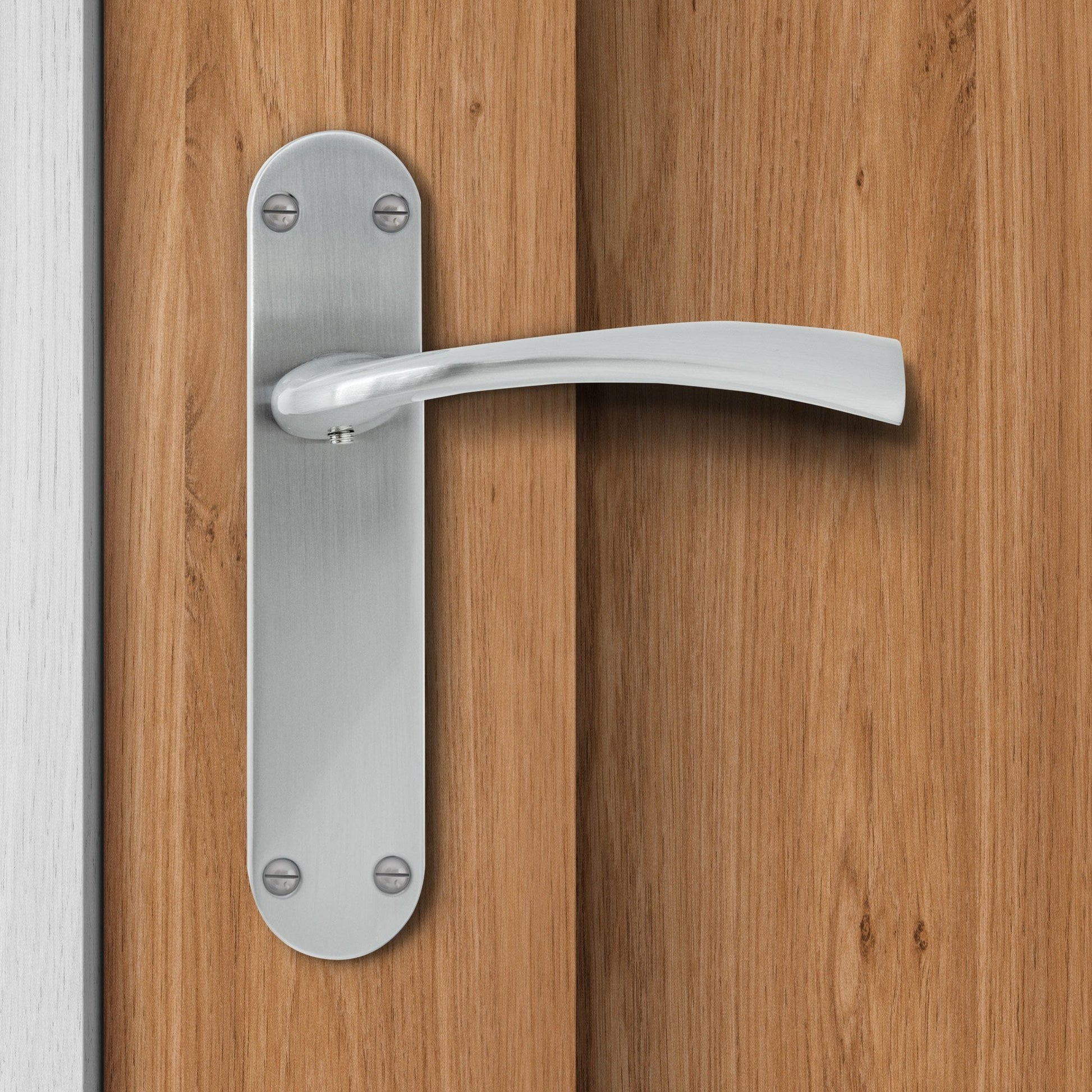 Scimitar Lever on Backplate Door Handle Set - Satin Chrome (122291)
