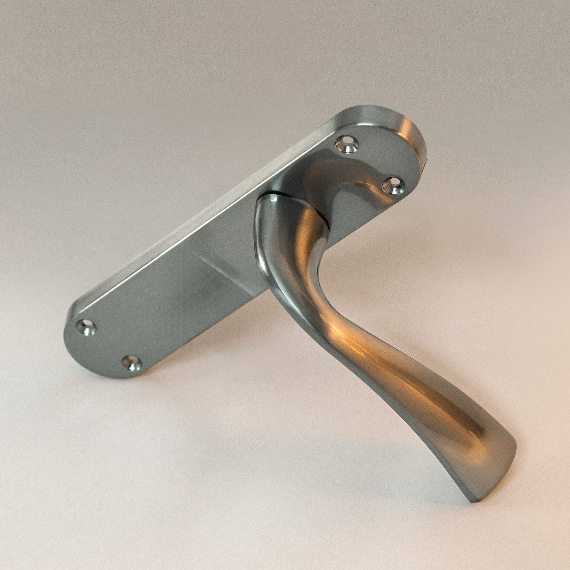 Scimitar Lever on Backplate Door Handle Set - Satin Chrome (122291)