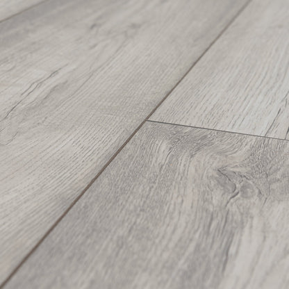 Dartmoor Oak - Vario Supernatural 8mm Laminate Flooring (122551)