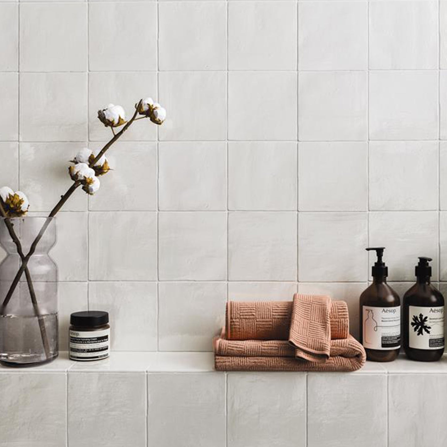 White - Vivid 8mm Gloss Tile Sample (P12218)